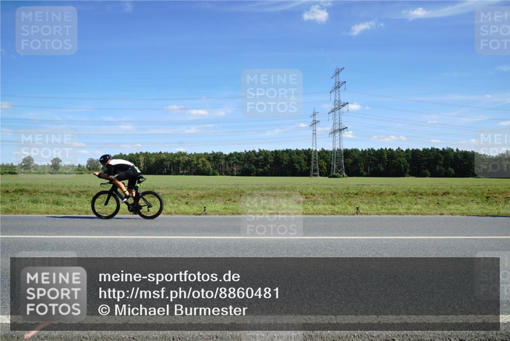 07.09.2025 - 19. Norderstedt Triathlon Michael Burmester http://msf.ph/oto/8860481 07.09.2025 13:51:40 Radfahren 1041 meine-sportfotos.de