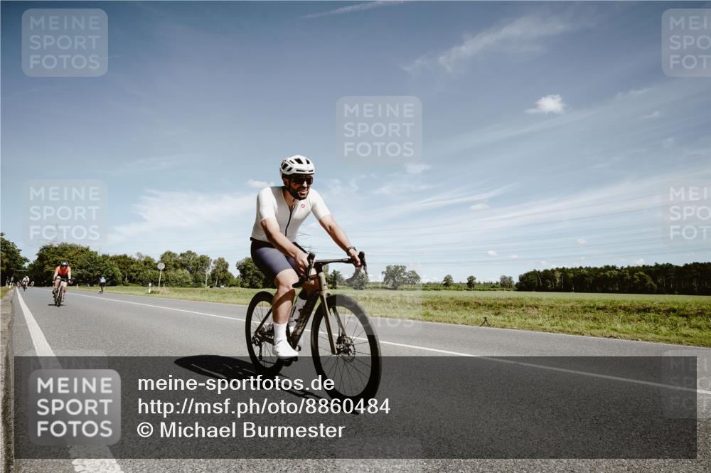 07.09.2025 - 19. Norderstedt Triathlon Michael Burmester http://msf.ph/oto/8860484 07.09.2025 12:56:21 Radfahren 145, 1337 meine-sportfotos.de