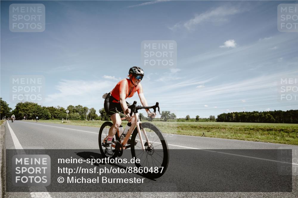 07.09.2025 - 19. Norderstedt Triathlon Michael Burmester http://msf.ph/oto/8860487 07.09.2025 12:56:23 Radfahren 145, 1337 meine-sportfotos.de