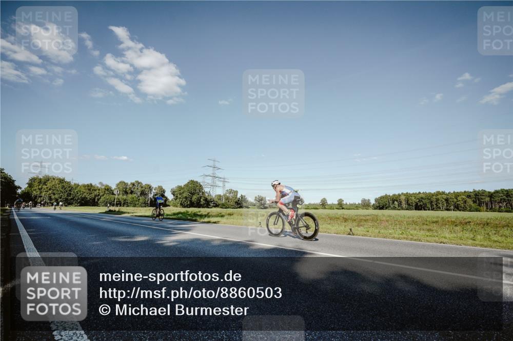07.09.2025 - 19. Norderstedt Triathlon Michael Burmester http://msf.ph/oto/8860503 07.09.2025 15:53:08 Radfahren 870, 929, 1063, 1095, 1435, 1625 meine-sportfotos.de