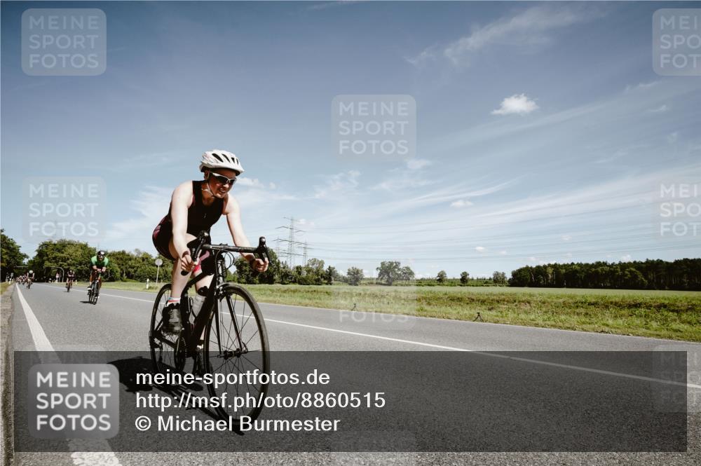07.09.2025 - 19. Norderstedt Triathlon Michael Burmester http://msf.ph/oto/8860515 07.09.2025 12:56:47 Radfahren 265, 327, 345 meine-sportfotos.de