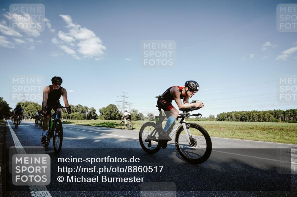 07.09.2025 - 19. Norderstedt Triathlon Michael Burmester http://msf.ph/oto/8860517 07.09.2025 15:53:14 Radfahren 415, 496, 497, 524, 886, 890, 1537, 1584, 1625 meine-sportfotos.de