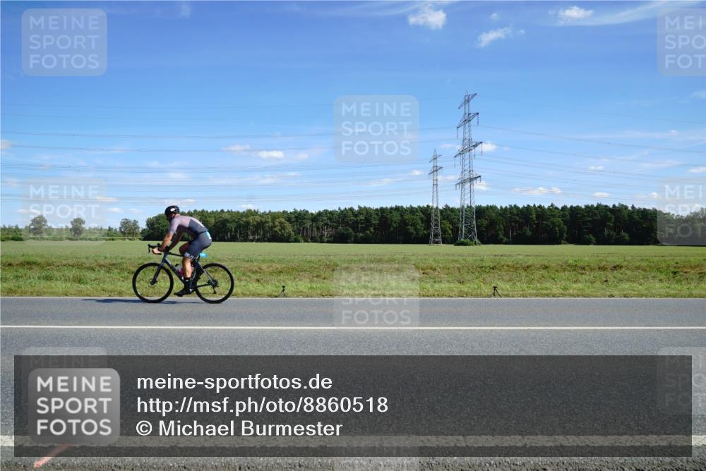 07.09.2025 - 19. Norderstedt Triathlon Michael Burmester http://msf.ph/oto/8860518 07.09.2025 13:51:52 Radfahren 983 meine-sportfotos.de