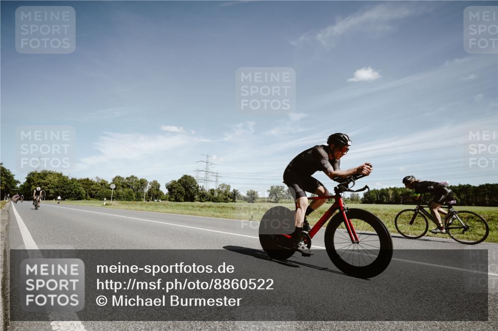 07.09.2025 - 19. Norderstedt Triathlon Michael Burmester http://msf.ph/oto/8860522 07.09.2025 12:56:50 Radfahren 141, 265, 327, 345 meine-sportfotos.de