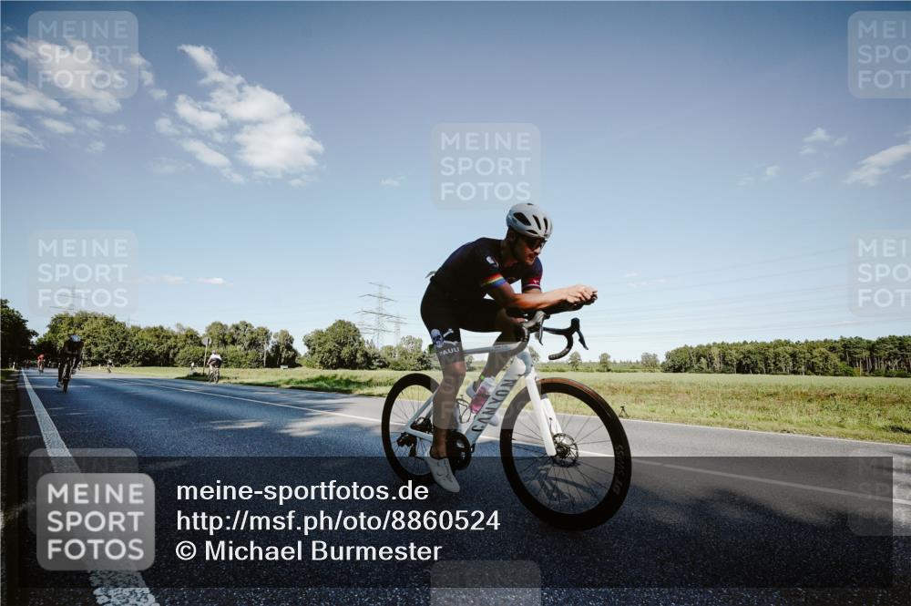 07.09.2025 - 19. Norderstedt Triathlon Michael Burmester http://msf.ph/oto/8860524 07.09.2025 15:53:16 Radfahren 415, 496, 497, 524, 886, 890, 1537, 1584 meine-sportfotos.de