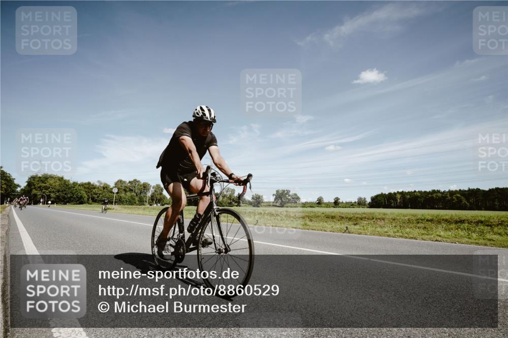 07.09.2025 - 19. Norderstedt Triathlon Michael Burmester http://msf.ph/oto/8860529 07.09.2025 12:56:52 Radfahren 141, 345 meine-sportfotos.de