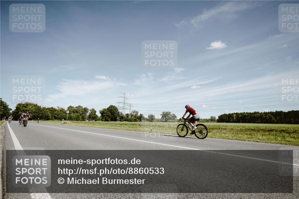 07.09.2025 - 19. Norderstedt Triathlon Michael Burmester http://msf.ph/oto/8860533 07.09.2025 12:56:55 Radfahren 141, 222, 322 meine-sportfotos.de