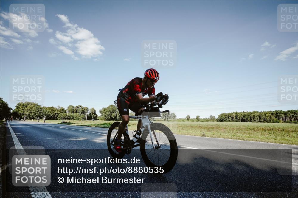 07.09.2025 - 19. Norderstedt Triathlon Michael Burmester http://msf.ph/oto/8860535 07.09.2025 15:53:21 Radfahren 418 meine-sportfotos.de