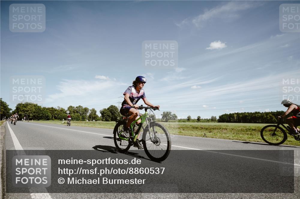 07.09.2025 - 19. Norderstedt Triathlon Michael Burmester http://msf.ph/oto/8860537 07.09.2025 12:56:58 Radfahren 222, 322 meine-sportfotos.de