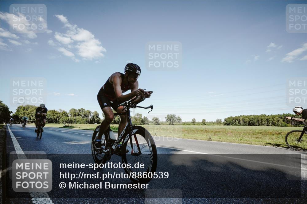 07.09.2025 - 19. Norderstedt Triathlon Michael Burmester http://msf.ph/oto/8860539 07.09.2025 15:53:27 Radfahren 362, 505, 864, 953 meine-sportfotos.de