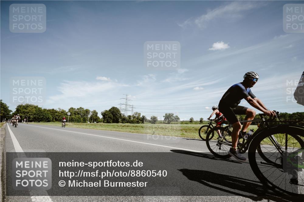07.09.2025 - 19. Norderstedt Triathlon Michael Burmester http://msf.ph/oto/8860540 07.09.2025 12:56:58 Radfahren 222, 322 meine-sportfotos.de