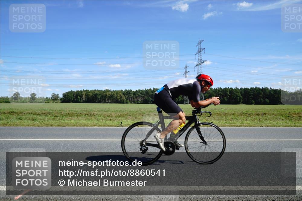 07.09.2025 - 19. Norderstedt Triathlon Michael Burmester http://msf.ph/oto/8860541 07.09.2025 13:51:59 Radfahren 911, 965, 1037 meine-sportfotos.de