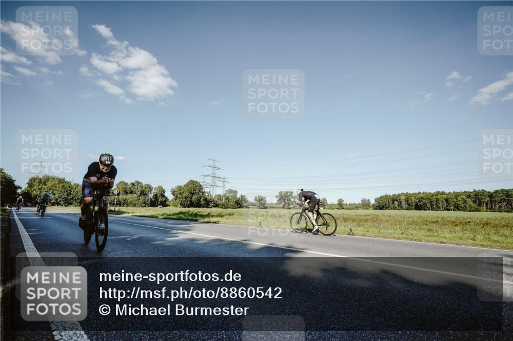 07.09.2025 - 19. Norderstedt Triathlon Michael Burmester http://msf.ph/oto/8860542 07.09.2025 15:53:28 Radfahren 362, 505, 864, 953 meine-sportfotos.de