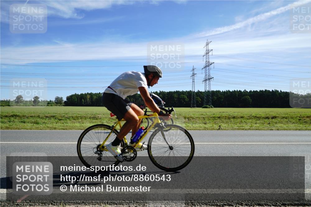 07.09.2025 - 19. Norderstedt Triathlon Michael Burmester http://msf.ph/oto/8860543 07.09.2025 11:51:51 Radfahren 267, 782, 1319 meine-sportfotos.de