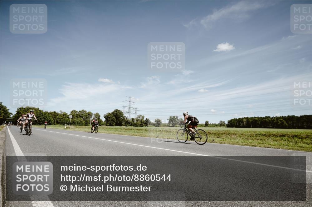 07.09.2025 - 19. Norderstedt Triathlon Michael Burmester http://msf.ph/oto/8860544 07.09.2025 12:57:00 Radfahren 222, 322, 1264, 1298 meine-sportfotos.de