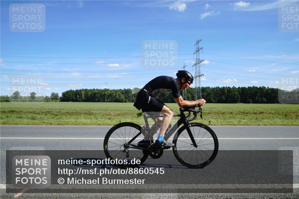 07.09.2025 - 19. Norderstedt Triathlon Michael Burmester http://msf.ph/oto/8860545 07.09.2025 13:52:01 Radfahren 911, 965 meine-sportfotos.de