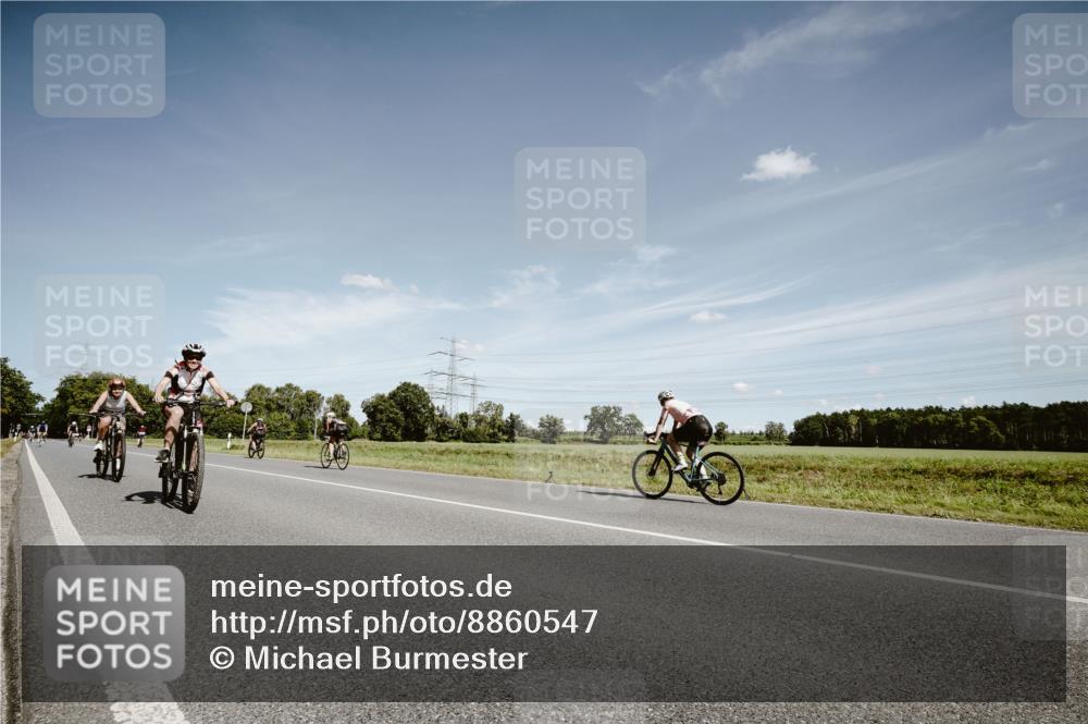 07.09.2025 - 19. Norderstedt Triathlon Michael Burmester http://msf.ph/oto/8860547 07.09.2025 12:57:02 Radfahren 1264, 1298 meine-sportfotos.de