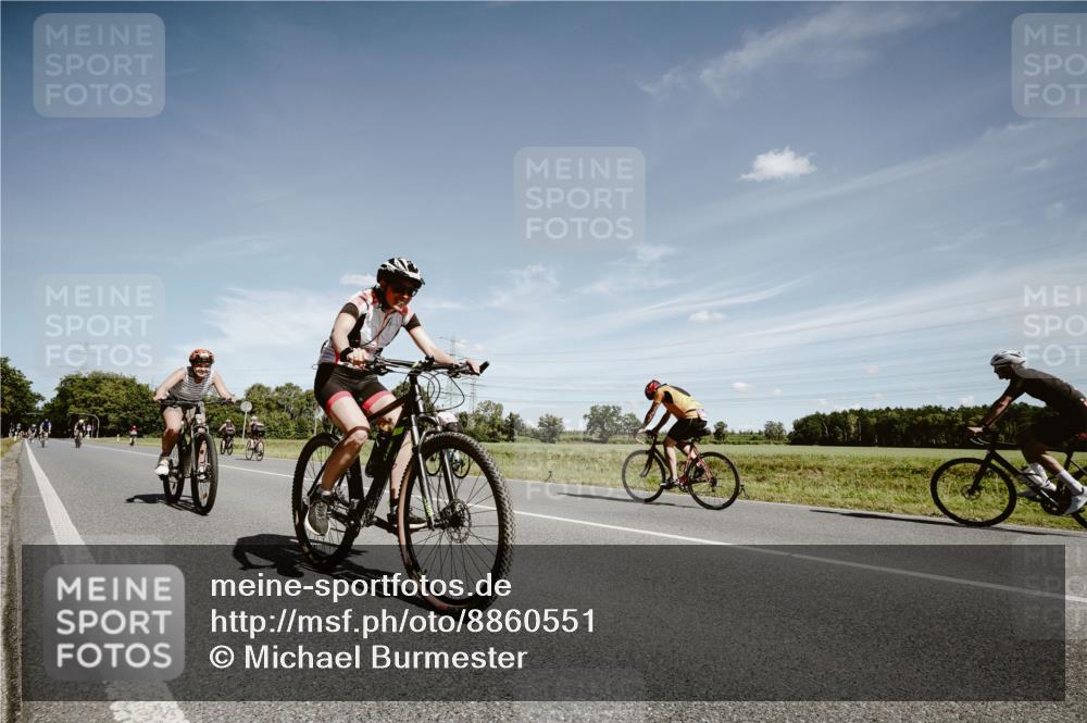 07.09.2025 - 19. Norderstedt Triathlon Michael Burmester http://msf.ph/oto/8860551 07.09.2025 12:57:02 Radfahren 1264, 1298 meine-sportfotos.de