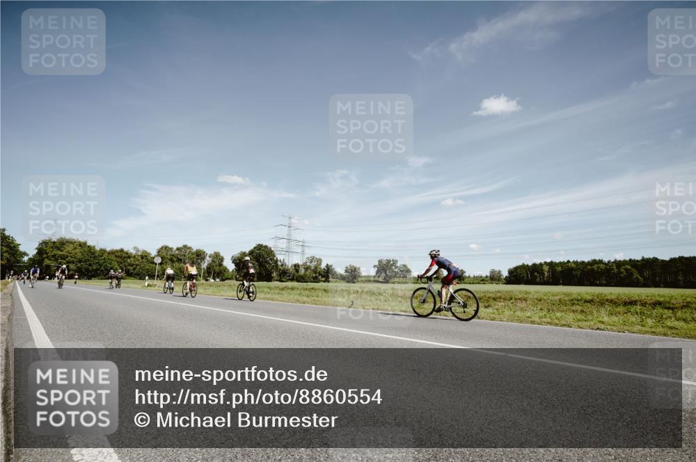07.09.2025 - 19. Norderstedt Triathlon Michael Burmester http://msf.ph/oto/8860554 07.09.2025 12:57:04 Radfahren 1264, 1298 meine-sportfotos.de
