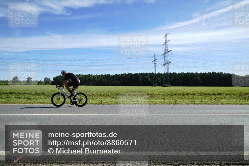 07.09.2025 - 19. Norderstedt Triathlon Michael Burmester http://msf.ph/oto/8860571 07.09.2025 11:52:14 Radfahren 719, 720 meine-sportfotos.de