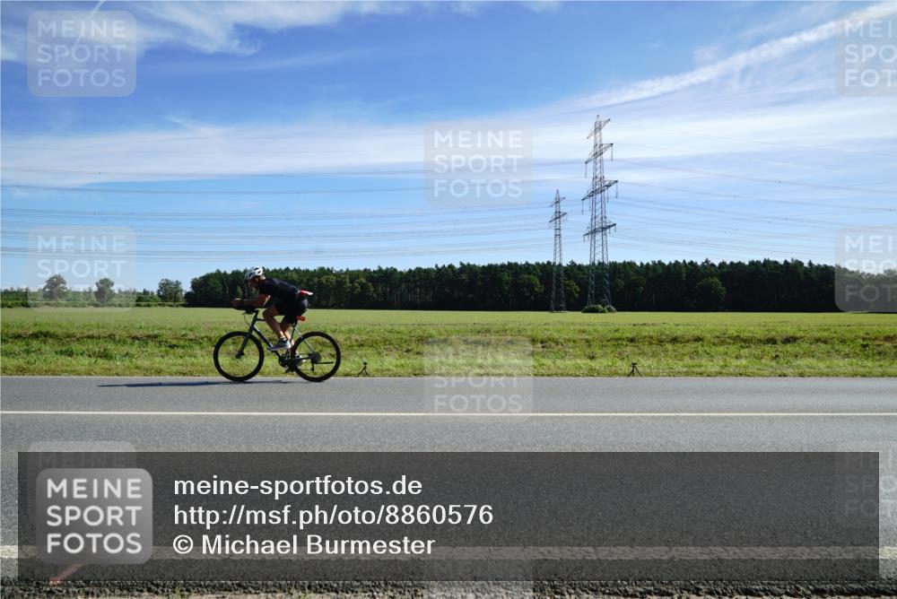 07.09.2025 - 19. Norderstedt Triathlon Michael Burmester http://msf.ph/oto/8860576 07.09.2025 11:52:16 Radfahren 719 meine-sportfotos.de