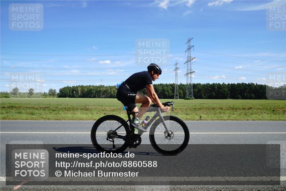 07.09.2025 - 19. Norderstedt Triathlon Michael Burmester http://msf.ph/oto/8860588 07.09.2025 13:52:32 Radfahren 361, 366, 1462, 1468 meine-sportfotos.de