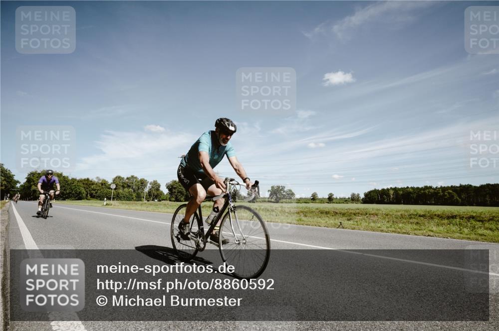 07.09.2025 - 19. Norderstedt Triathlon Michael Burmester http://msf.ph/oto/8860592 07.09.2025 12:57:33 Radfahren 298, 328, 1352 meine-sportfotos.de