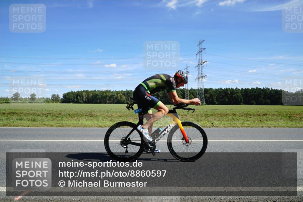 07.09.2025 - 19. Norderstedt Triathlon Michael Burmester http://msf.ph/oto/8860597 07.09.2025 13:52:36 Radfahren 900, 1468 meine-sportfotos.de