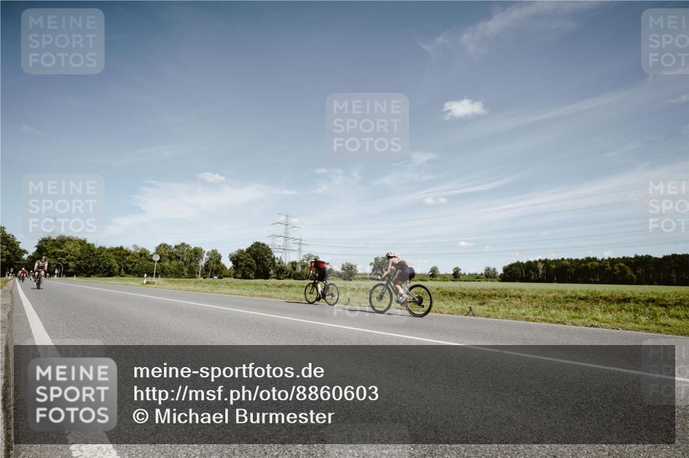 07.09.2025 - 19. Norderstedt Triathlon Michael Burmester http://msf.ph/oto/8860603 07.09.2025 12:57:36 Radfahren 157, 298, 1352 meine-sportfotos.de