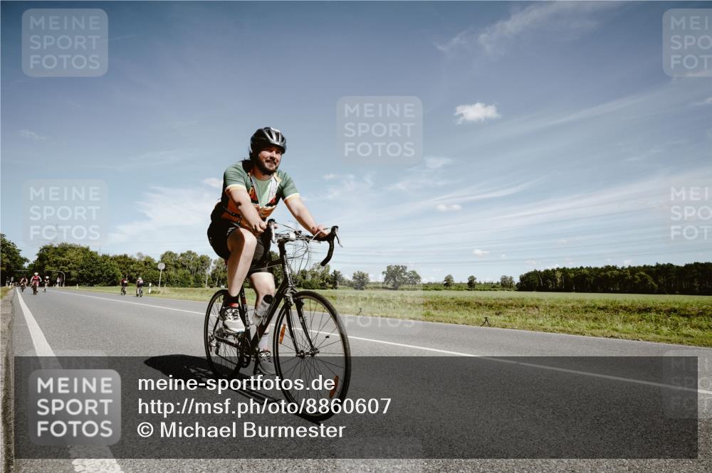 07.09.2025 - 19. Norderstedt Triathlon Michael Burmester http://msf.ph/oto/8860607 07.09.2025 12:57:39 Radfahren 157 meine-sportfotos.de