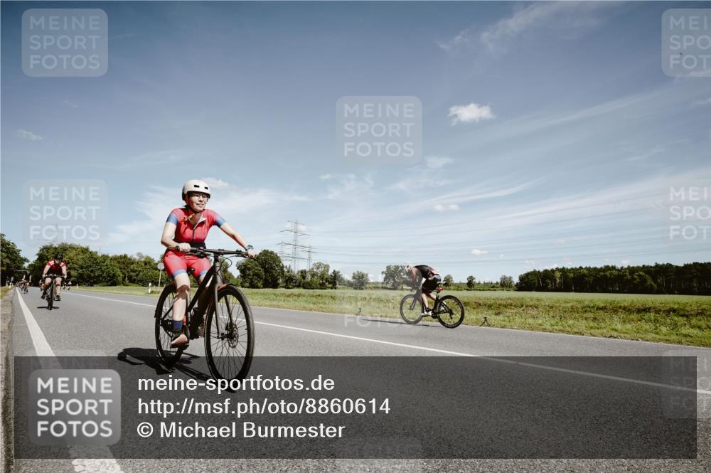 07.09.2025 - 19. Norderstedt Triathlon Michael Burmester http://msf.ph/oto/8860614 07.09.2025 12:57:45 Radfahren 242, 318, 841, 1326 meine-sportfotos.de