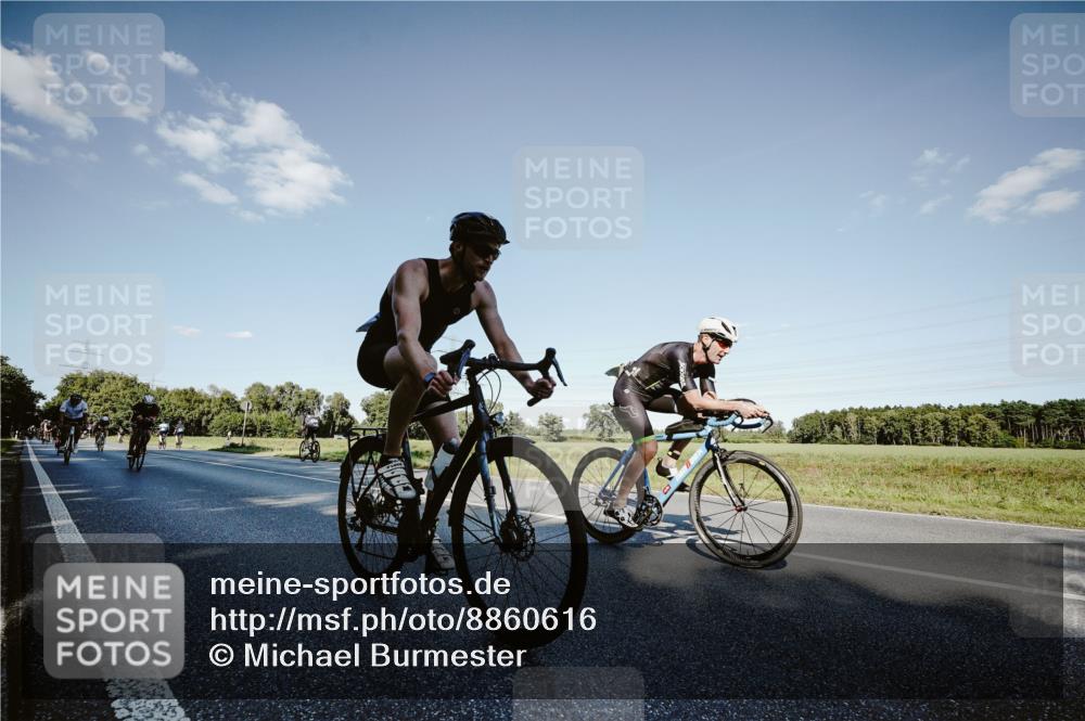 07.09.2025 - 19. Norderstedt Triathlon Michael Burmester http://msf.ph/oto/8860616 07.09.2025 15:53:53 Radfahren 493, 542, 873, 889, 931, 952, 955, 1053, 1072, 1083, 1091, 1553, 1577 meine-sportfotos.de