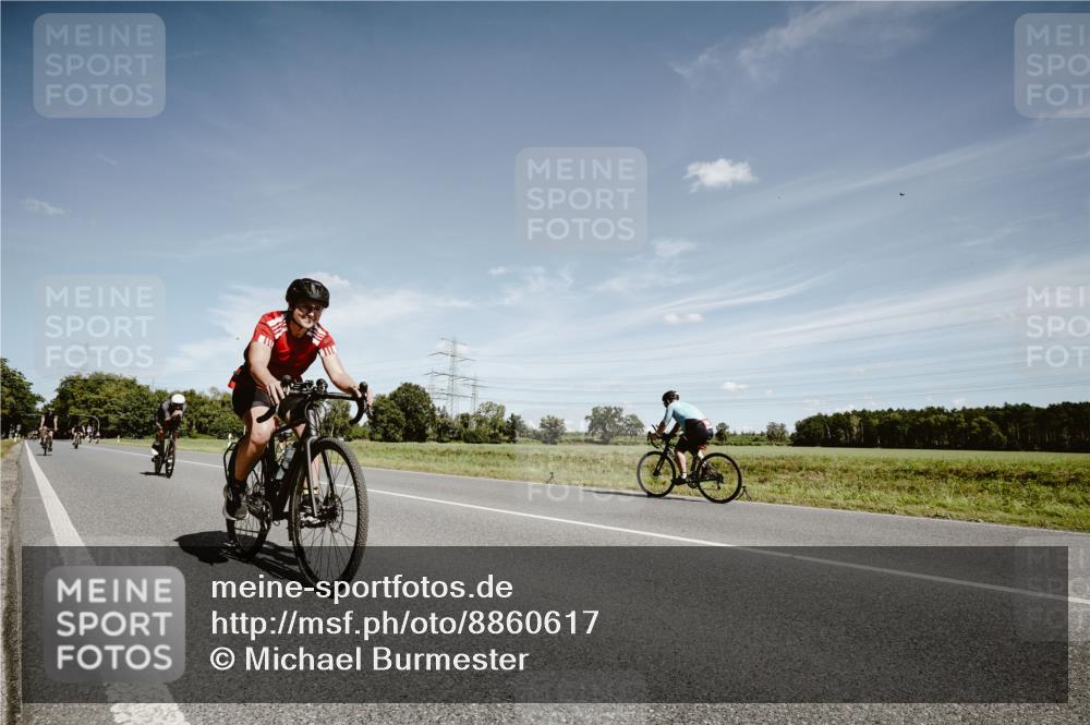 07.09.2025 - 19. Norderstedt Triathlon Michael Burmester http://msf.ph/oto/8860617 07.09.2025 12:57:46 Radfahren 242, 318, 841, 1238, 1326 meine-sportfotos.de