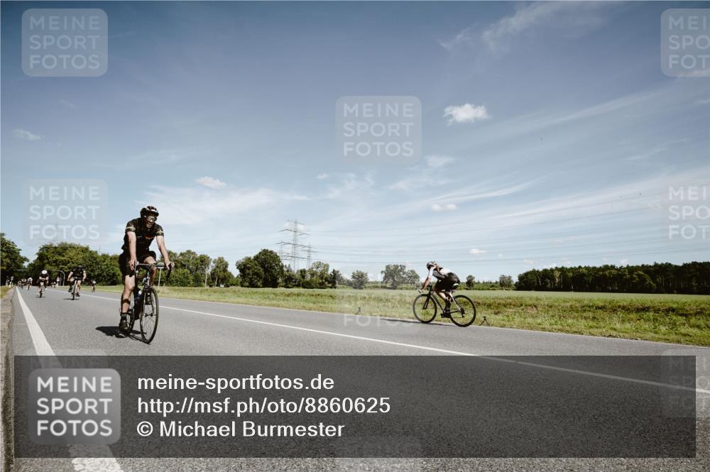 07.09.2025 - 19. Norderstedt Triathlon Michael Burmester http://msf.ph/oto/8860625 07.09.2025 12:57:49 Radfahren 318, 777, 841, 1238, 1317 meine-sportfotos.de