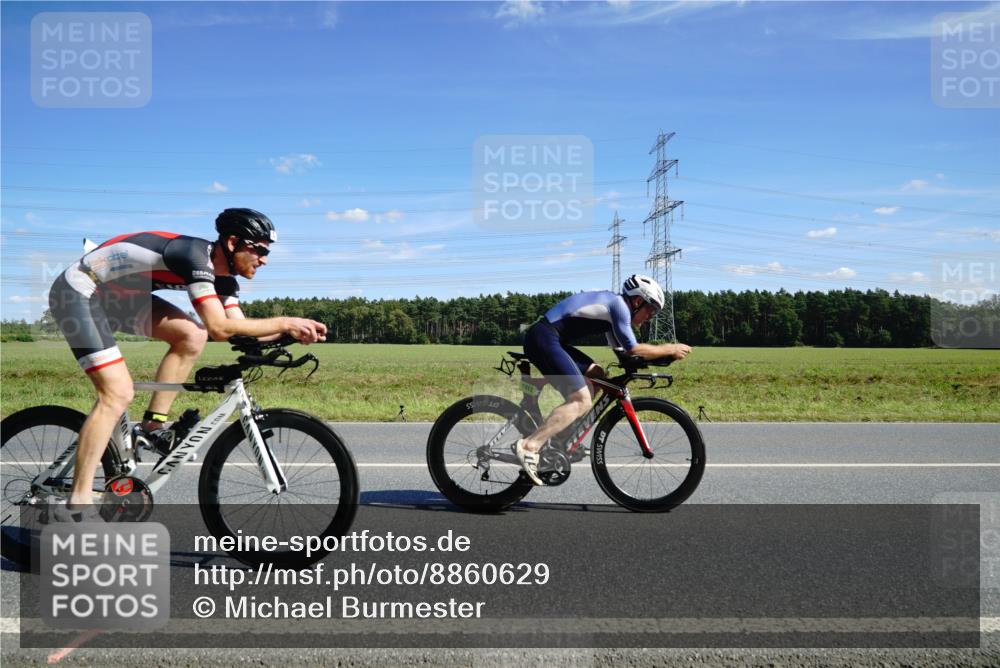 07.09.2025 - 19. Norderstedt Triathlon Michael Burmester http://msf.ph/oto/8860629 07.09.2025 13:53:13 Radfahren 979, 1011, 1026 meine-sportfotos.de