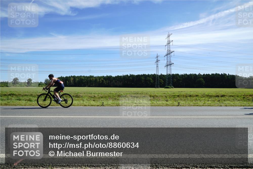 07.09.2025 - 19. Norderstedt Triathlon Michael Burmester http://msf.ph/oto/8860634 07.09.2025 11:52:34 Radfahren 729 meine-sportfotos.de