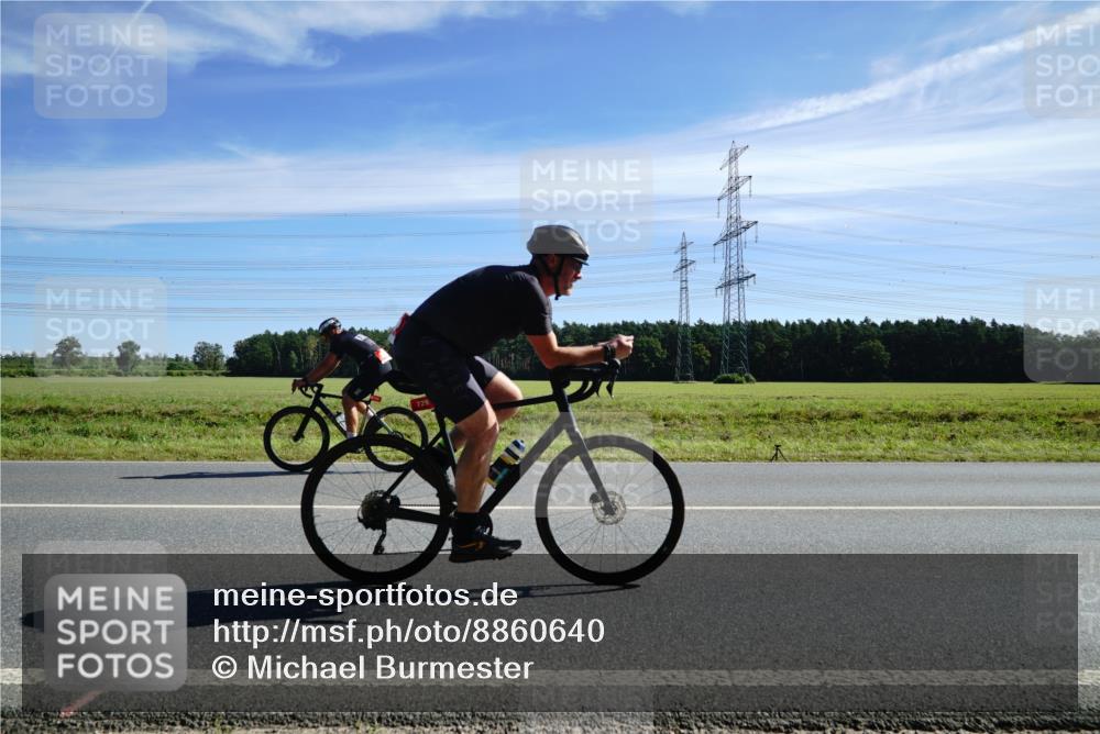 07.09.2025 - 19. Norderstedt Triathlon Michael Burmester http://msf.ph/oto/8860640 07.09.2025 11:52:37 Radfahren 729 meine-sportfotos.de
