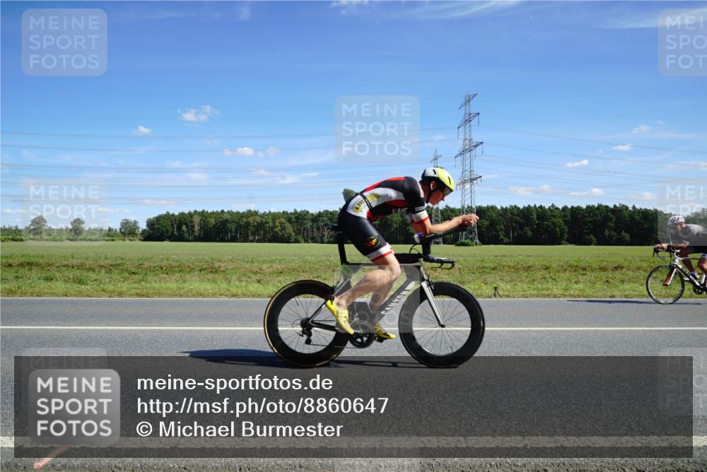 07.09.2025 - 19. Norderstedt Triathlon Michael Burmester http://msf.ph/oto/8860647 07.09.2025 13:53:32 Radfahren 879, 978, 988 meine-sportfotos.de