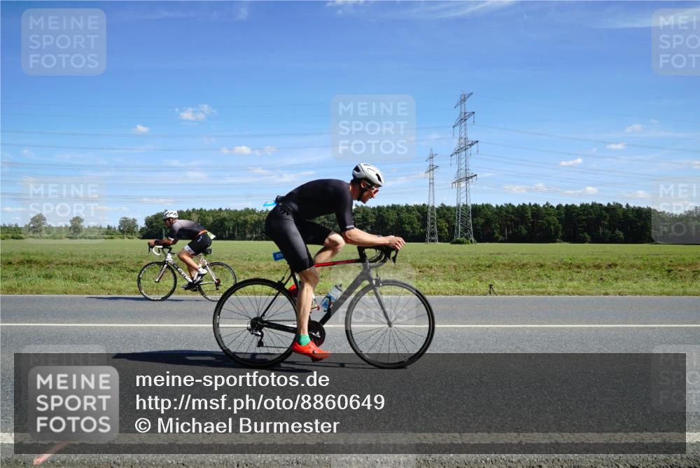 07.09.2025 - 19. Norderstedt Triathlon Michael Burmester http://msf.ph/oto/8860649 07.09.2025 13:53:33 Radfahren 879, 978, 988 meine-sportfotos.de
