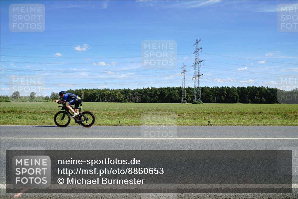 07.09.2025 - 19. Norderstedt Triathlon Michael Burmester http://msf.ph/oto/8860653 07.09.2025 13:53:40 Radfahren 977 meine-sportfotos.de