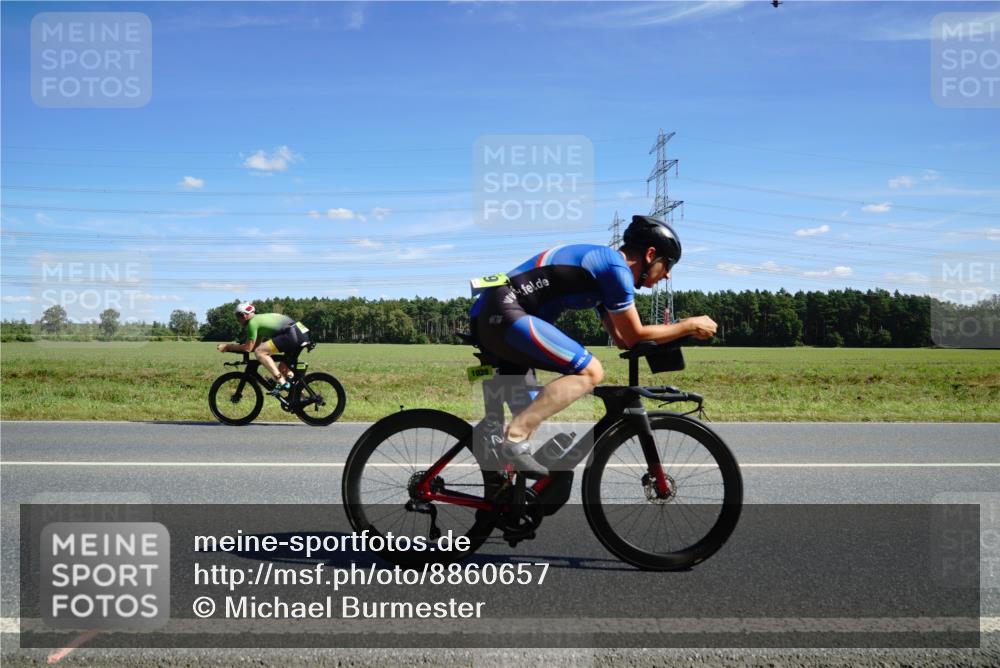 07.09.2025 - 19. Norderstedt Triathlon Michael Burmester http://msf.ph/oto/8860657 07.09.2025 13:53:44 Radfahren 977, 985, 1017, 1039 meine-sportfotos.de