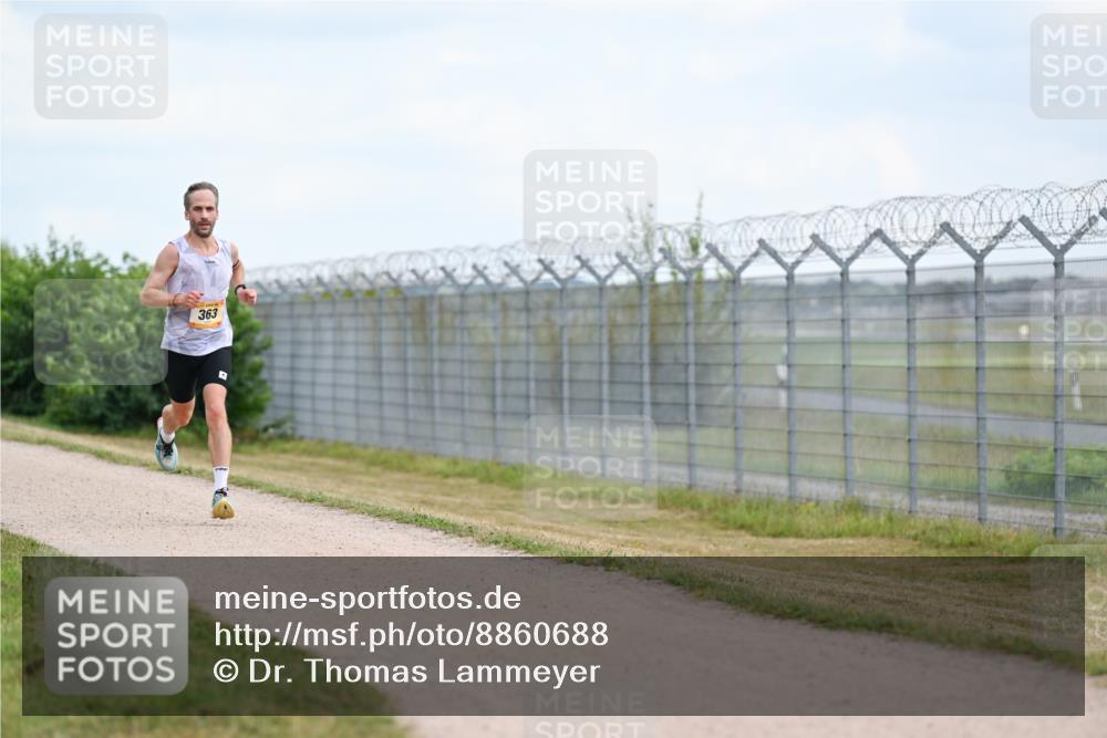 14.09.2025 - Airport Race Dr. Thomas Lammeyer http://msf.ph/oto/8860688 14.09.2025 11:48:40 Laufen 363 meine-sportfotos.de
