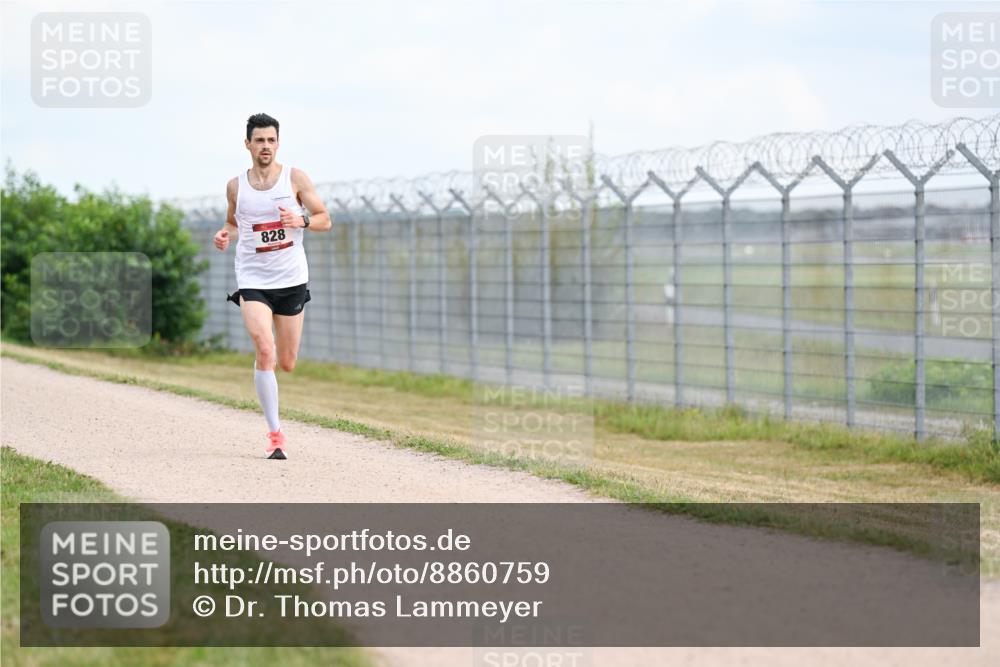 14.09.2025 - Airport Race Dr. Thomas Lammeyer http://msf.ph/oto/8860759 14.09.2025 11:49:58 Laufen 828 meine-sportfotos.de