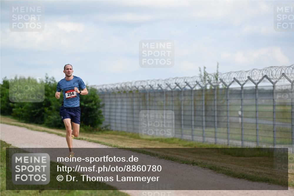14.09.2025 - Airport Race Dr. Thomas Lammeyer http://msf.ph/oto/8860780 14.09.2025 11:50:25 Laufen 254 meine-sportfotos.de