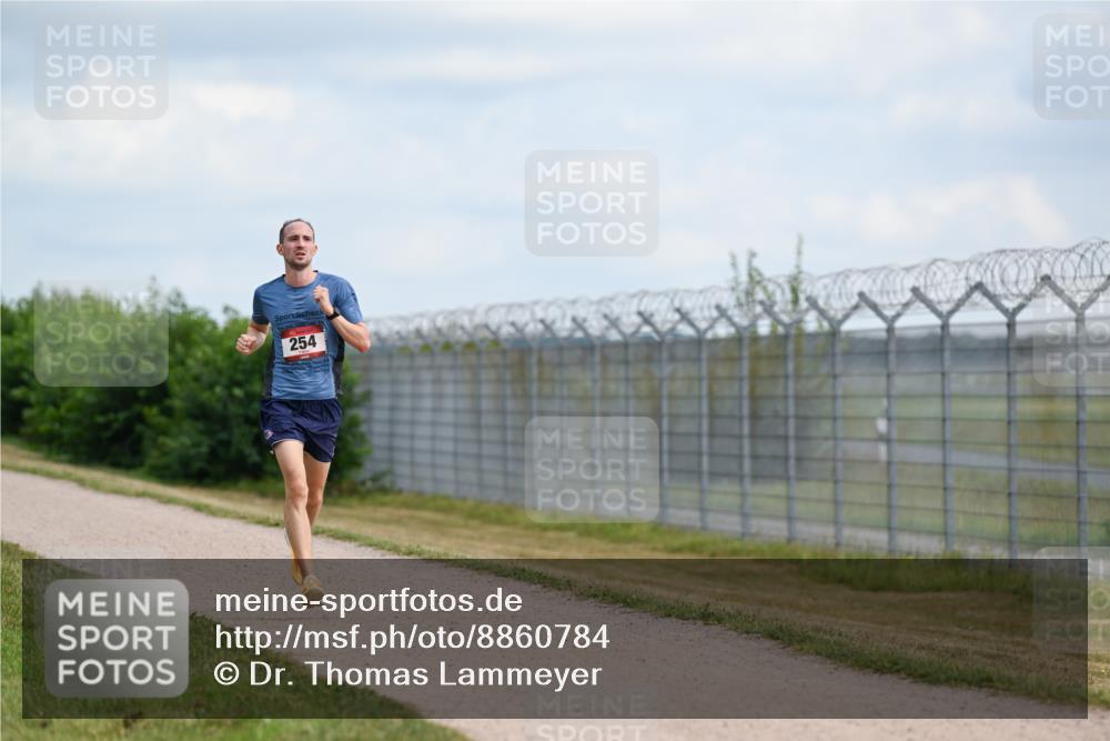 14.09.2025 - Airport Race Dr. Thomas Lammeyer http://msf.ph/oto/8860784 14.09.2025 11:50:26 Laufen 254 meine-sportfotos.de