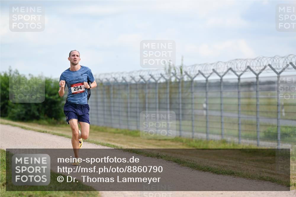 14.09.2025 - Airport Race Dr. Thomas Lammeyer http://msf.ph/oto/8860790 14.09.2025 11:50:26 Laufen 254 meine-sportfotos.de