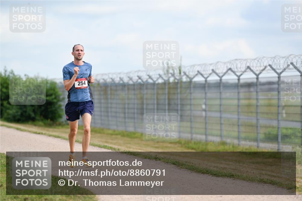 14.09.2025 - Airport Race Dr. Thomas Lammeyer http://msf.ph/oto/8860791 14.09.2025 11:50:27 Laufen 254 meine-sportfotos.de