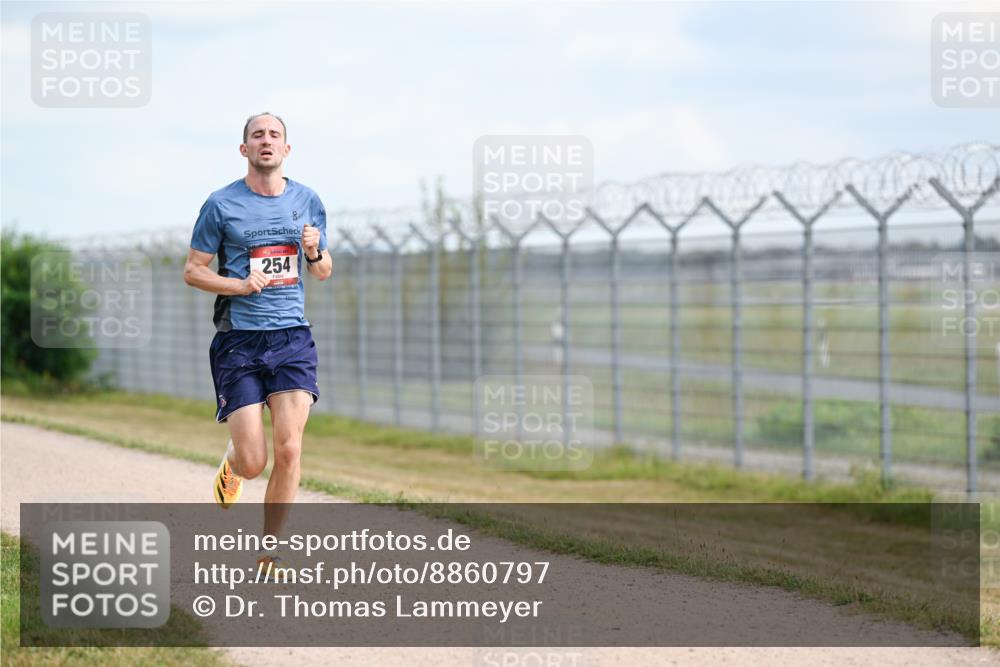 14.09.2025 - Airport Race Dr. Thomas Lammeyer http://msf.ph/oto/8860797 14.09.2025 11:50:27 Laufen 254 meine-sportfotos.de
