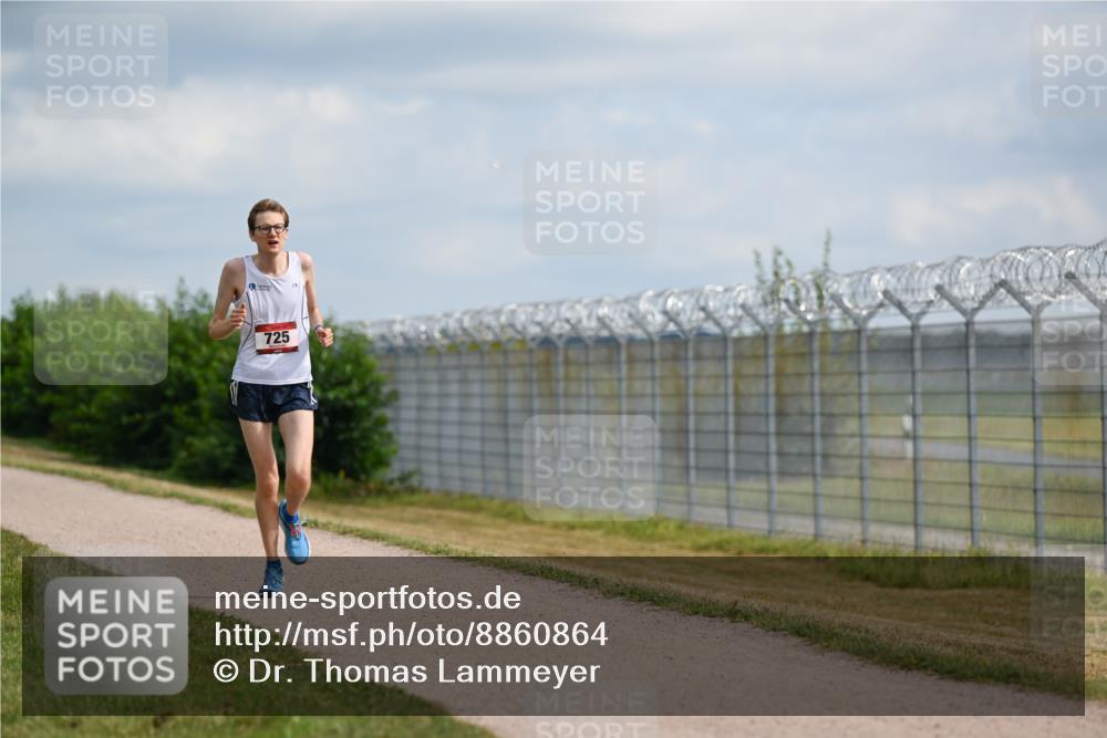 14.09.2025 - Airport Race Dr. Thomas Lammeyer http://msf.ph/oto/8860864 14.09.2025 11:51:20 Laufen 725 meine-sportfotos.de