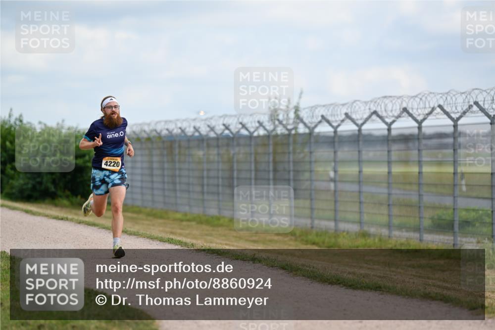14.09.2025 - Airport Race Dr. Thomas Lammeyer http://msf.ph/oto/8860924 14.09.2025 11:52:23 Laufen 4220 meine-sportfotos.de